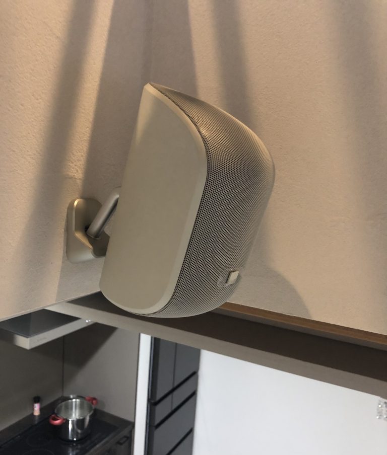 【サラウンドスピーカー用】B&W M1新築時壁面設置レビュー｜ここなの趣味研 MRCTY Lab