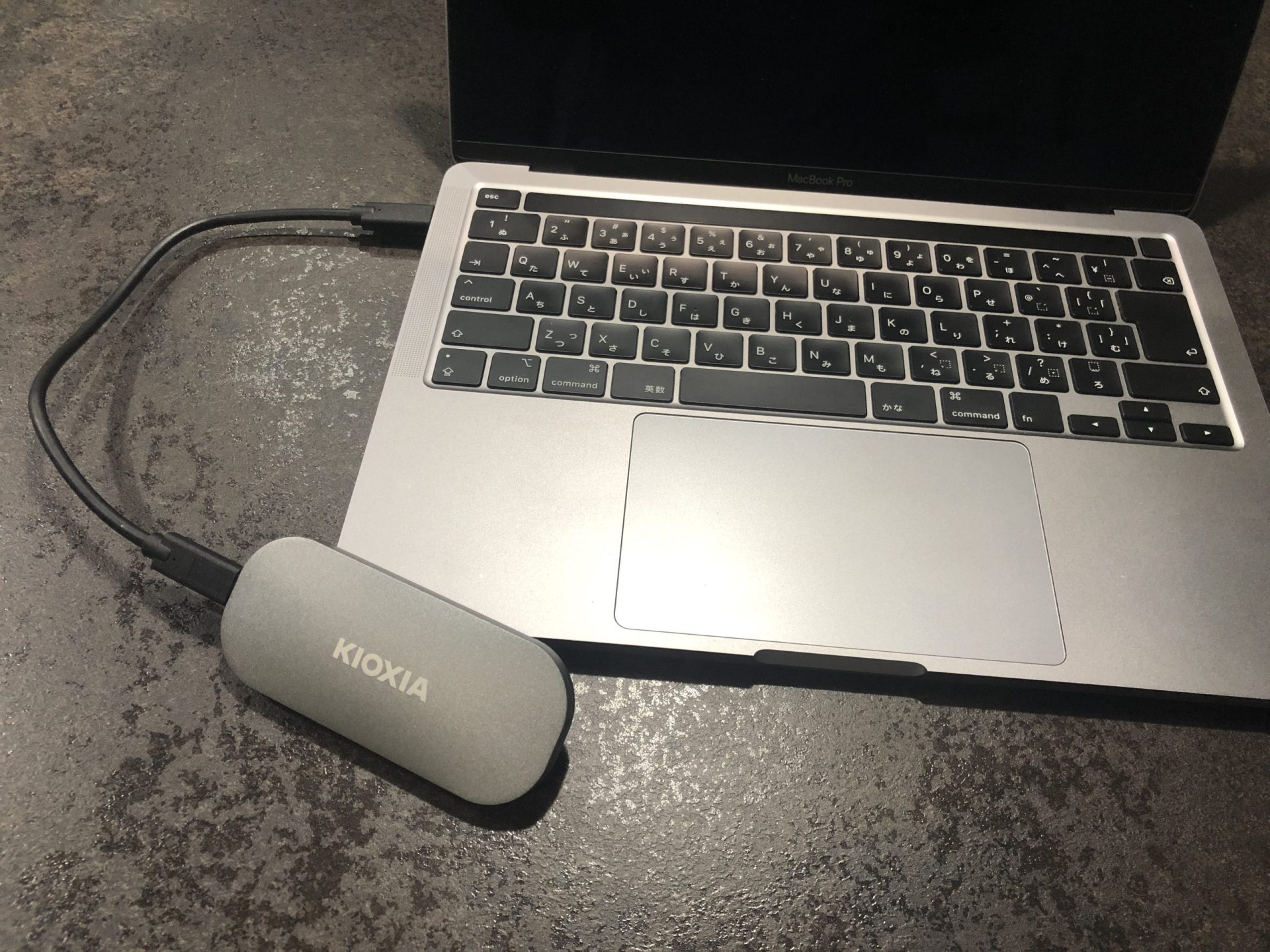 キオクシア　 EXCERIA PLUS ポータブルSSD　MacBookと接続